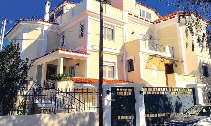 Nea Makri House | Nice home in Nea Makri with kitchen
