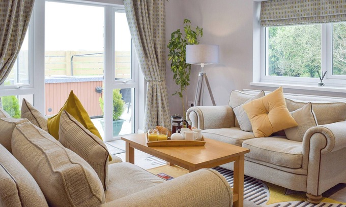 Haverfordwest Cottage | Oak Cottage - UK11212