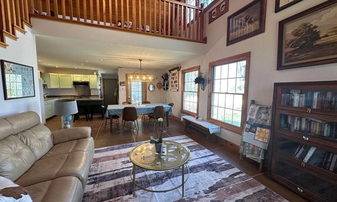 Decorah House | Oak Hill Retreat