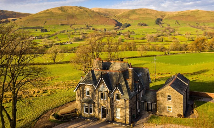 Sedbergh House | OAKDENE COUNTRY HOUSE, family friendly, with hot tub in Sedbergh