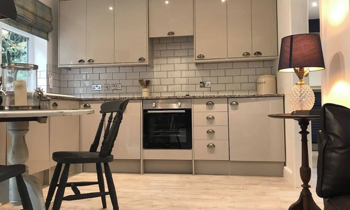 Nantwich Apartment | Oakley Country Retreat-1 Bed-garden-free Parking