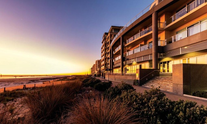 Glenelg Apartment | Oaks Glenelg Plaza Pier Suites