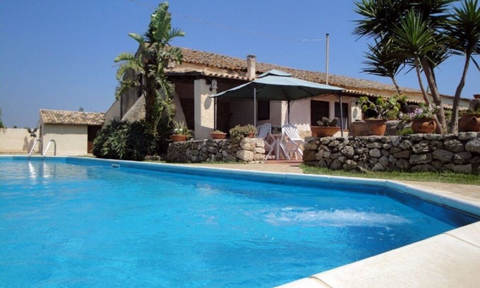 Syracuse House | Oasis of peace and relaxation just 3 minutes from the beach.