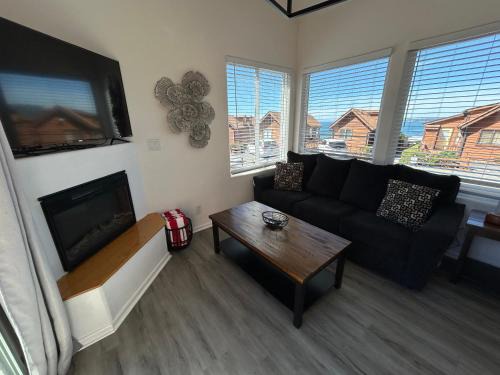 Smith River House | Ocean Cabin 22 With Private Hot Tub