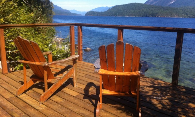 West Porpoise Bay House | Ocean Front, Spectacular Views, Minutes From Sechelt, a Sunshine Coast Hub!