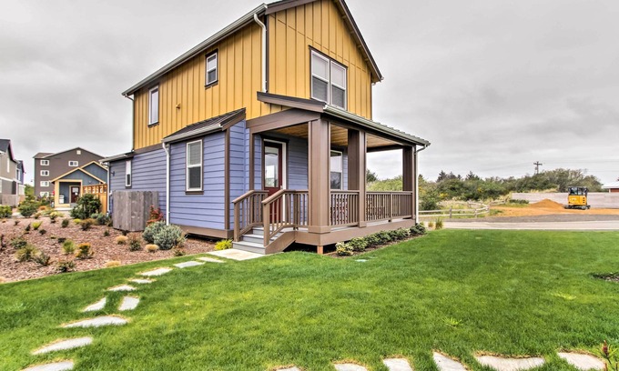 Ocean Shores House | Ocean Shores House w/Hot Tub - Walk to Beach