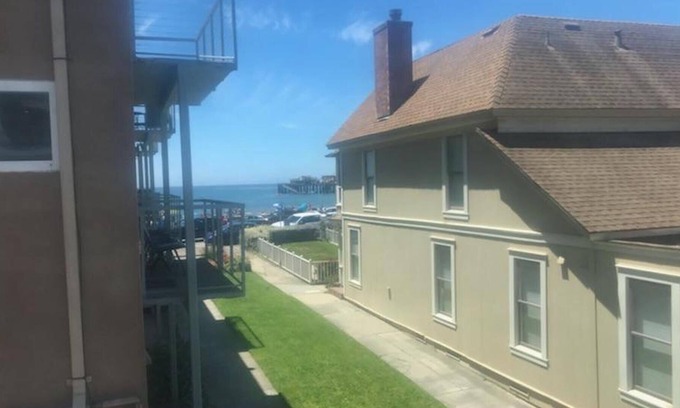 Capitola Apartment | Ocean view studio in Capitola Village - Location!