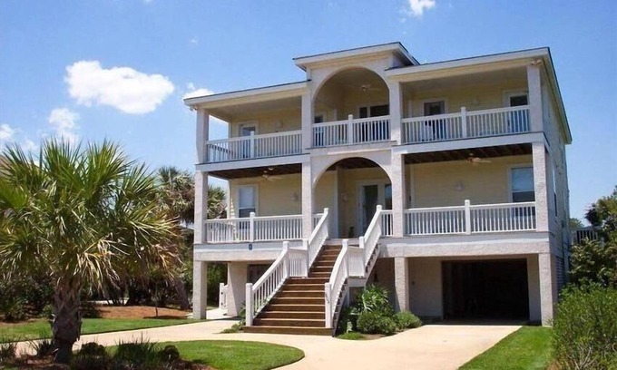 Saint Helena Island House | Ocean Views! Aug specials,5 star reviews, easy beach access. Cards, cart incl!