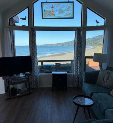 Smith River House | Oceanfront Cabin 4 With Jacuzzi & Stunning Views