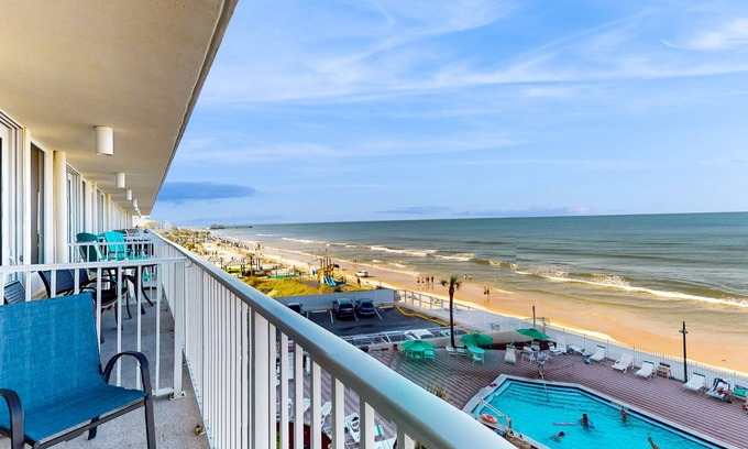 Lenox Park Apartment | Oceanfront studio near golf with beach access, pool, hot tub & fitness room