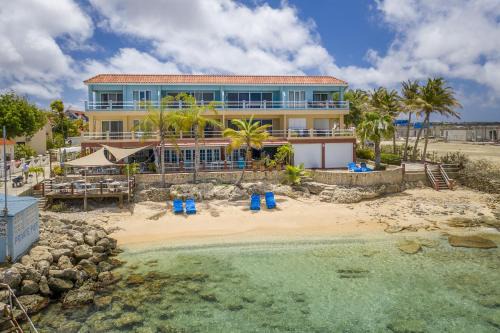 Kralendijk Apartment | Oceanfront Tarpon at Den Laman