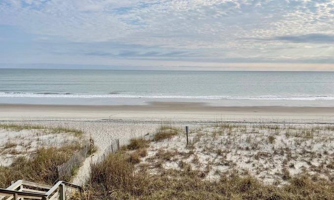Indian Beach Condo | Oceanfront - The Ocean Club - Sand, Sun & Family Fun - Indian Beach/Emerald Isle