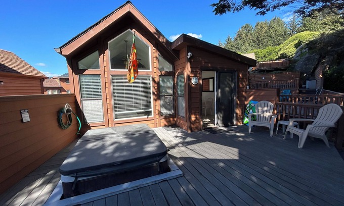 Smith River Cabin | Oceanview Cabin 18 with Private Jacuzzi and Deck w/Seating (Private Beach Owned by White Rock Resort)