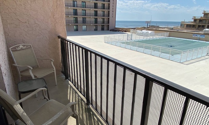 North Wildwood Apartment | OCEANVIEWS! POOLVIEWS! SPACIOUS STUDIO IN THE REGENCY TOWERS!
