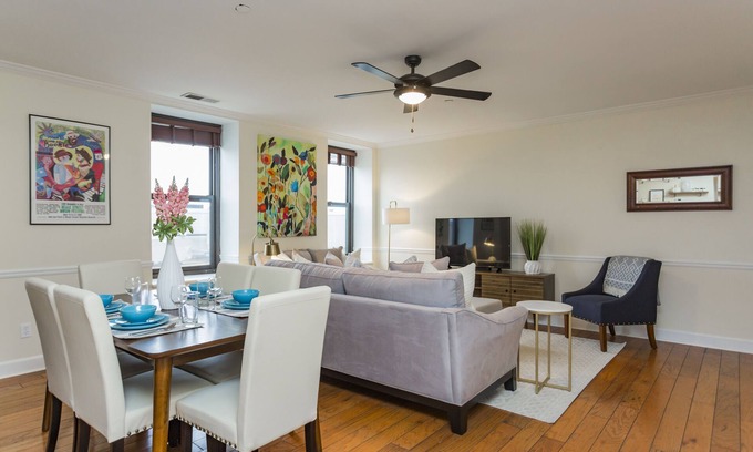 Downtown Nashville Condo | ❤️ of Downtown Condo: Free Parking + W/D. Near Church & 7th.