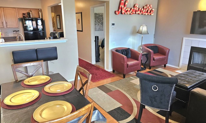 North Capitol Condo | ❤️OF DOWNTOWN NASHVILLE/On the RIVER/2 KNG BDS/2 BA/Broadway/Honky Tonks🎸/POOL