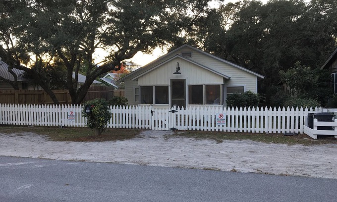 Grayton Beach Cottage | Old Grayton Presence in Quaint Cottage