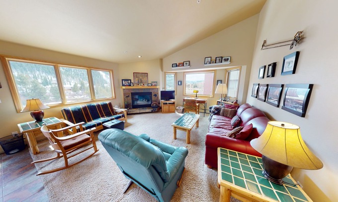Mountain House Condo | On River Trail! End Unit Near Hot Tubs. Deck. Walk/Shuttle to Dining, Events