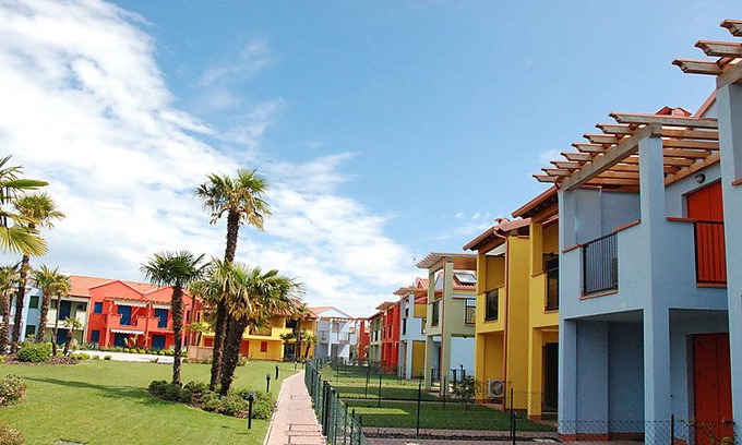 Aprilia Marittima Apartment | One bedroom Apartment, sleeps 4 in Lame with Pool and Air Con