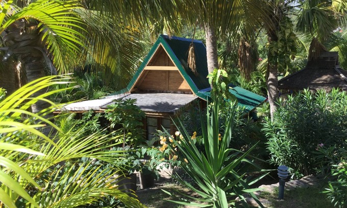 Anse du Gouverneur House | One bedroom cottage located a step away from Saline beach