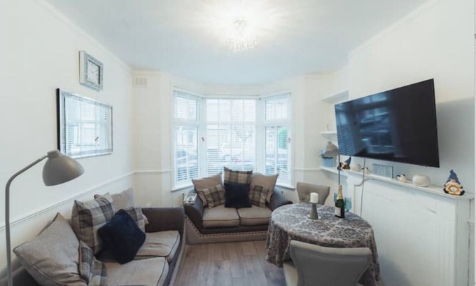 Harrow Apartment | One bedroom flat in Harrow.