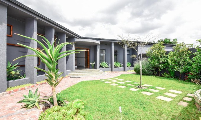 Eikenbosch House | OnQ Accommodation