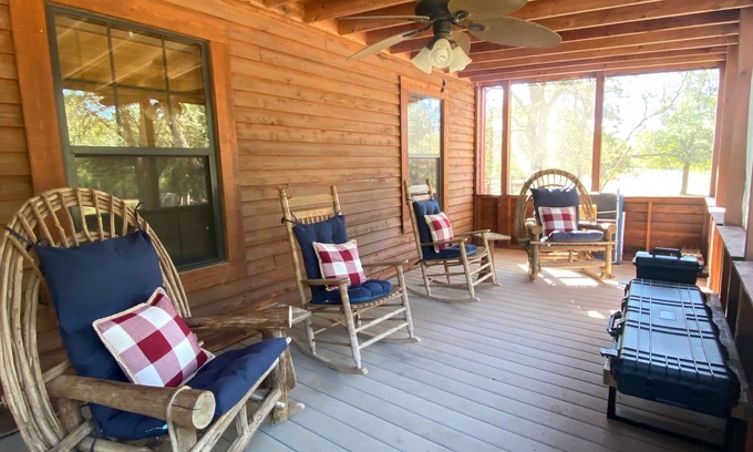 Bridgeport Cabin | Open modern Cabin, fishing, shooting range, tranquil/private, firepit, 4W, canoe