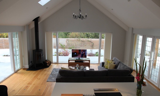 Canford Cliffs Cottage | Open Plan Holiday Cottage Within Walking Distance Of Westbourne And Beach