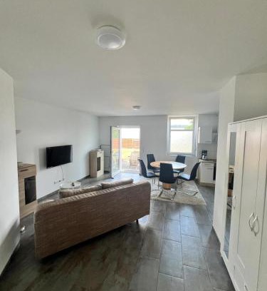 Oberhavel Apartment | Oranienburg Unterkunft max 5P mit Garten