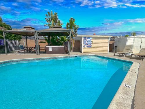 Southwest Anaheim Villa | Orchard Villa Disneyland 5 Bedroom Pool Home Spa