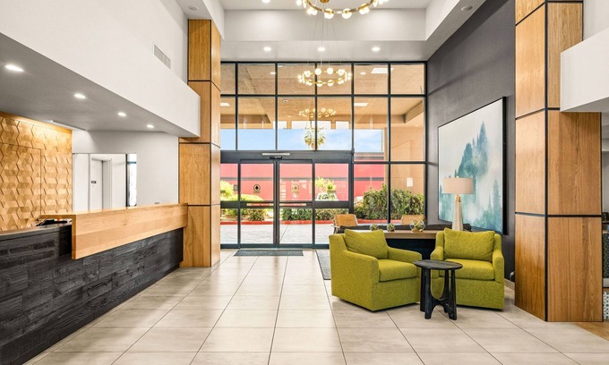 Redding Hotel | Oxford Suites Redding