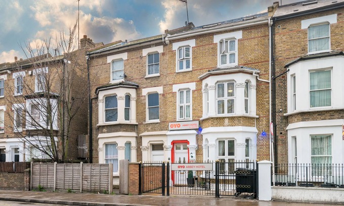 Shepherd's Bush Hotel | OYO Abbey Hotel, London Shepherd's Bush Market
