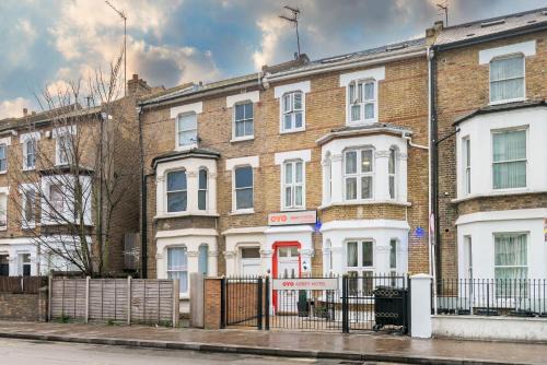 Shepherd's Bush Hotel | OYO Abbey Hotel, London Shepherd's Bush Market