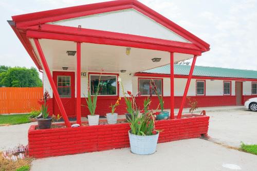 Lamberton Hotel | OYO Hotel Lamberton Hwy 14