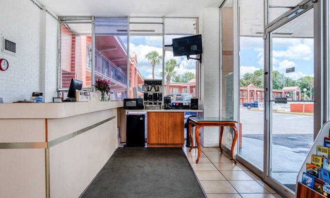 Silver Springs Hotel | OYO Hotel Mustang Silverspring FL