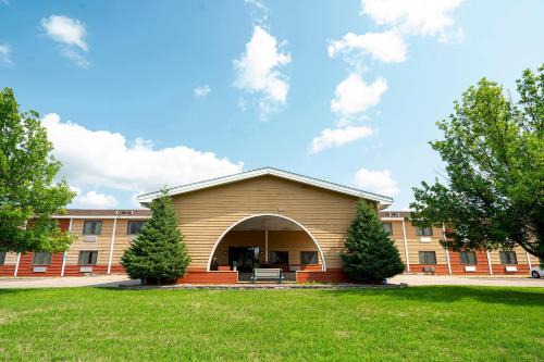 Redwood Falls Hotel | OYO Hotel Redwood Falls near Jackpot Casino