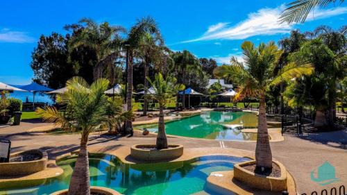 Cams Wharf Villa | Oystercatcher at Raffertys Resort- family villa