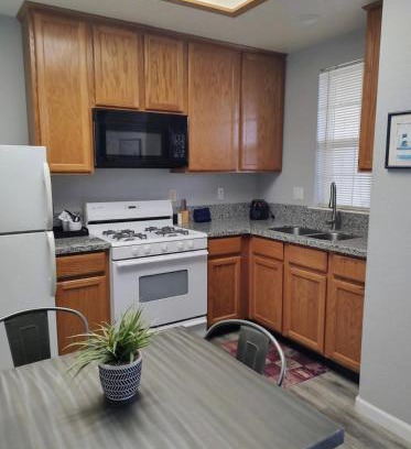 Oceano House | Pacific Plaza #604 - Coral Condo - 1BdrmD-K-QSofa