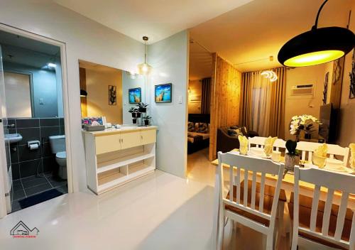 Puerto Princesa City Centre Apartment | Palawan Romantic Studio with Balcony, FREE Pool & Gym - B2 5Chrysolite