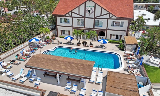 Belle Vista Hotel | Palm Crest Resort Motel