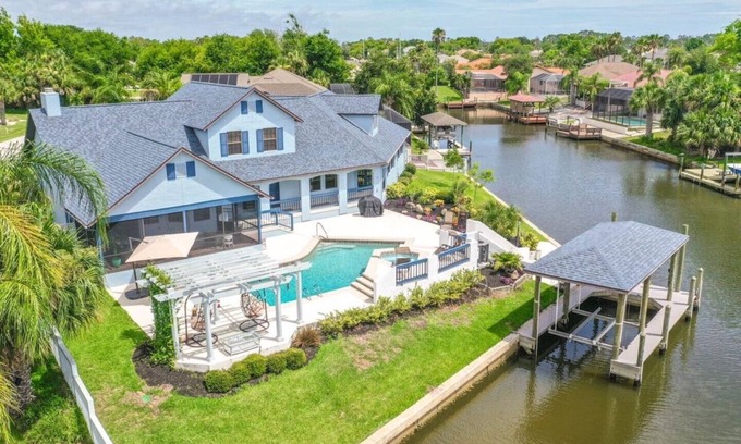 Palm Harbor House | "PALM VILLA"- Water Front Pool Home on Tip Lot sleeps 10 Bring your Boat!