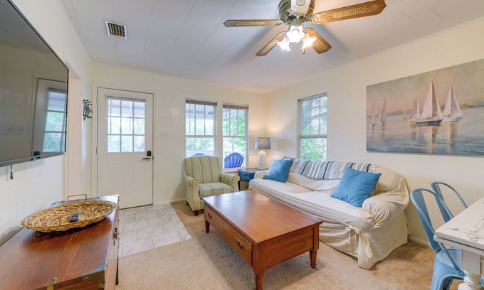 Panama City Cottage | Panama City Home w/Beach Gear & 2 Bikes