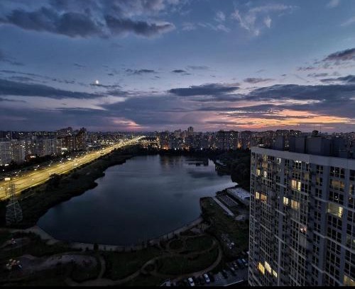 Pozniaky Apartment | Panoramic view of the lake in the new apartment