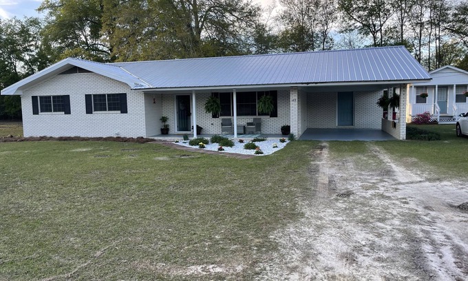 Hazlehurst House | Papa & Mema’s Farmhouse