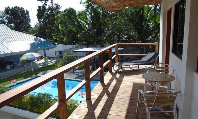 Basdiot Hotel | Parrot Resort Moalboal