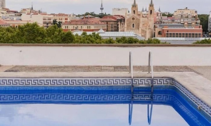 Golden Triangle of Art Apartment | Paseo del Prado I - Studio with Pool and Terrace