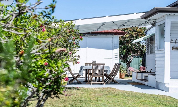 Ettalong Beach House | Pay 5, Stay 7 for School Holidays*>Pet friendly