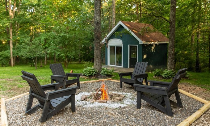 Fairview Cabin | "Peaceful Cabin Retreat:Stylish & Cozy Getaway in the Woods-30 min to Nashville