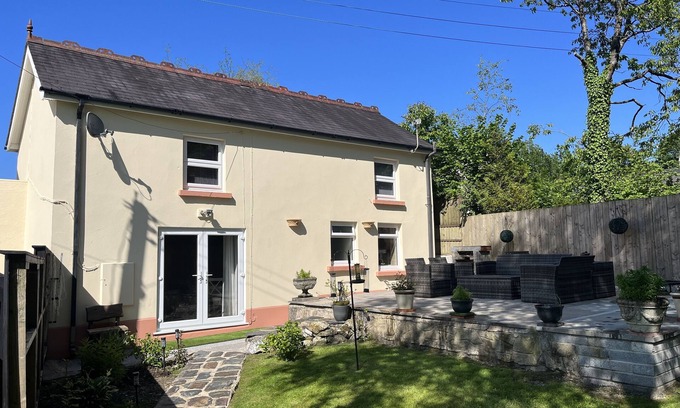 Alltwalis Cottage | Peaceful Country Cottage near Carmarthen