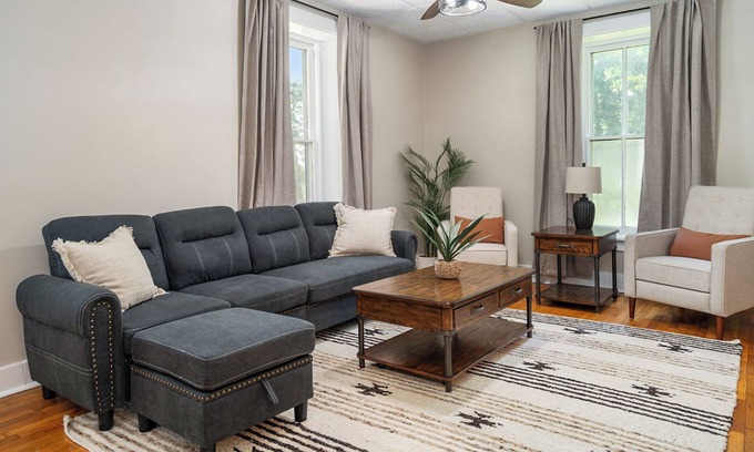 Lawrence House | Peaceful Countryside Retreat on the Edge of Lawrence - Minutes to Mass Street!
